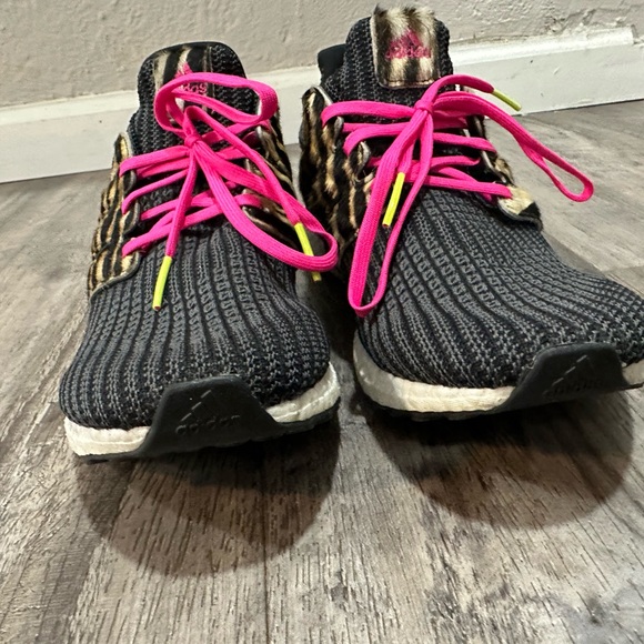 Adidas Ultra Boost DNA Zebra - Picture 5 of 9